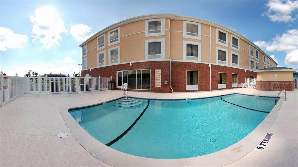 Clarion Pointe Hinesville Near Fort Stewart Exterior photo