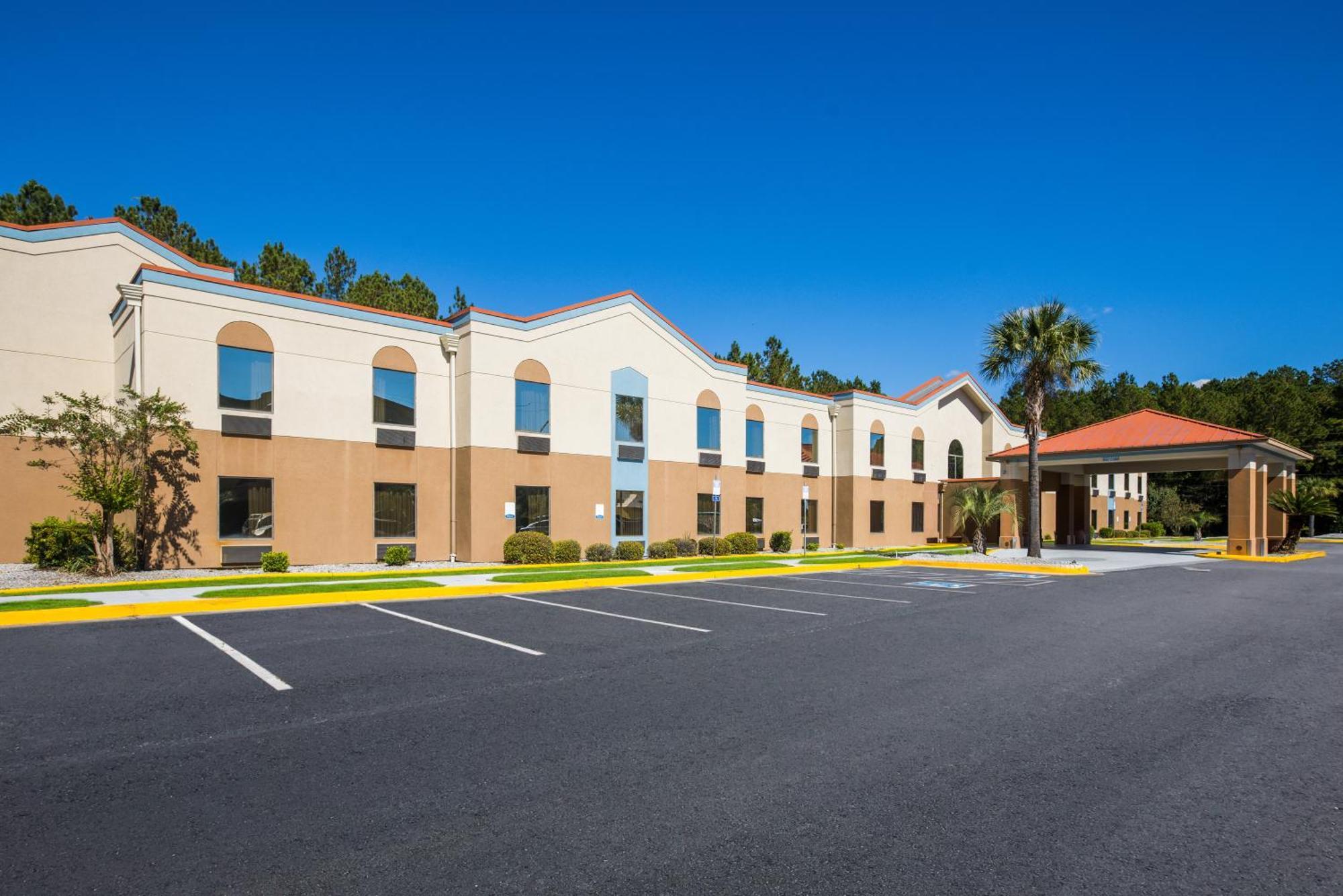 Clarion Pointe Hinesville Near Fort Stewart Exterior photo